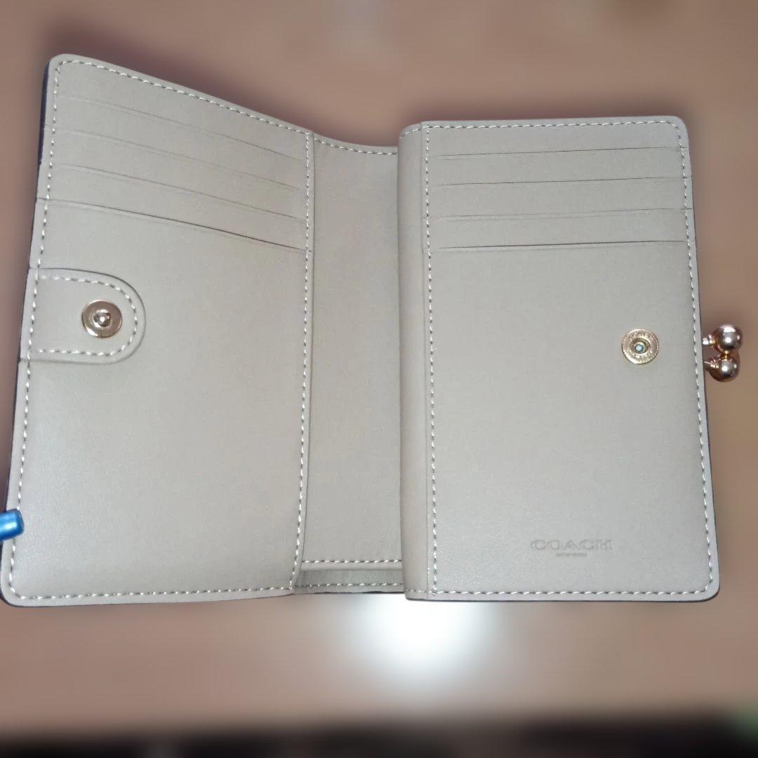 未使用COACH キスロック ミディアム二つ折り財布 日本限定フローラルプリント