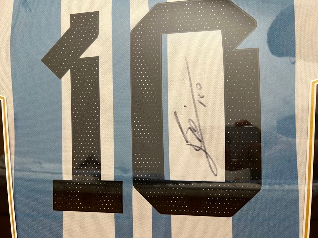 メッシ FIFAワールドカップサインフレーム入りアルゼンチン2022ホームシャツ