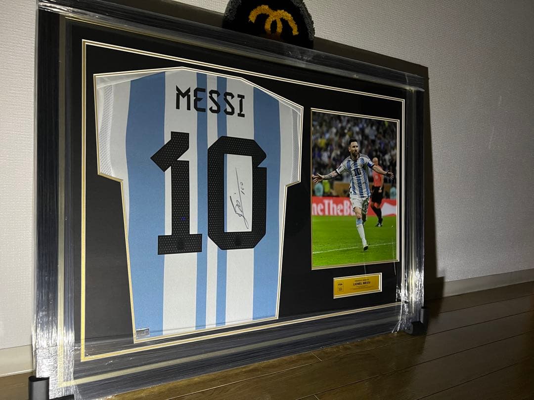 メッシ FIFAワールドカップサインフレーム入りアルゼンチン2022ホームシャツ