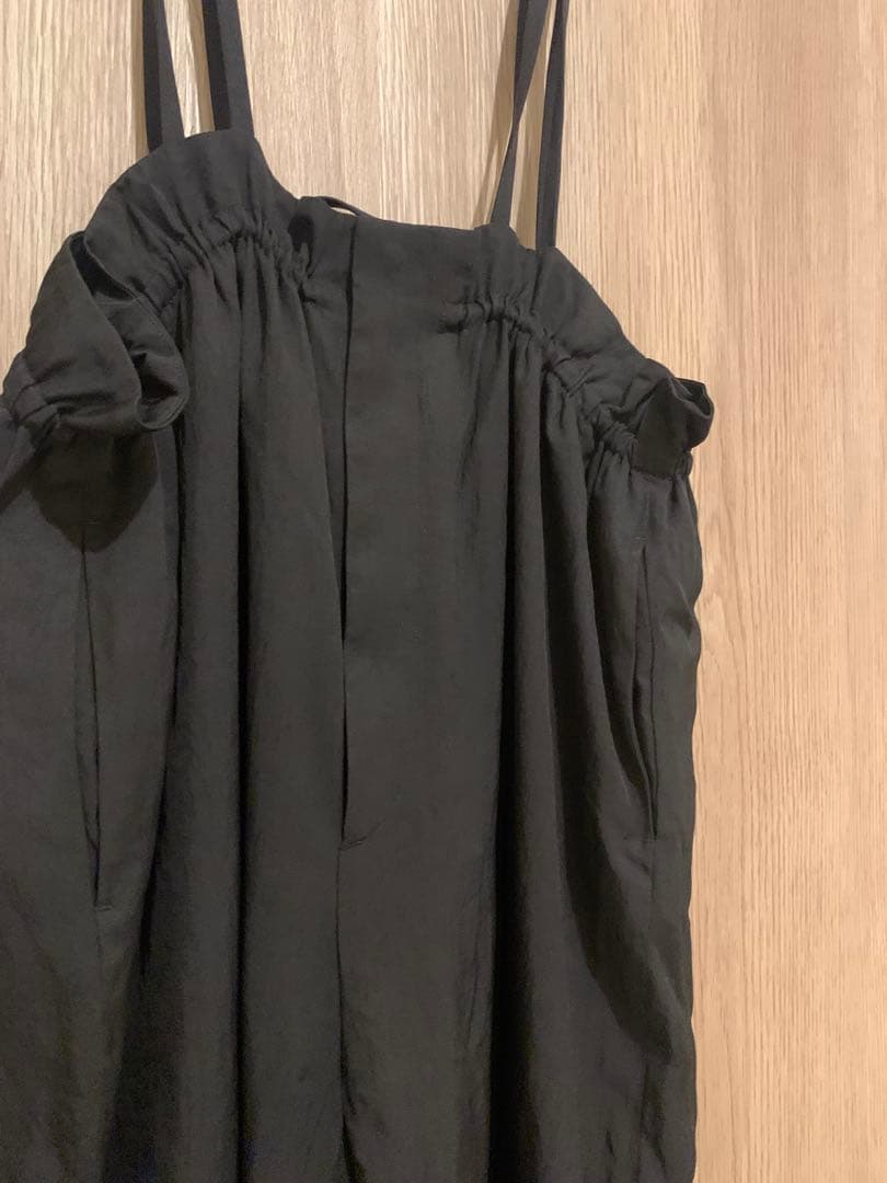 ⭐︎本日限定値下げ⭐︎SACRA ブラック サロペット　ブラック