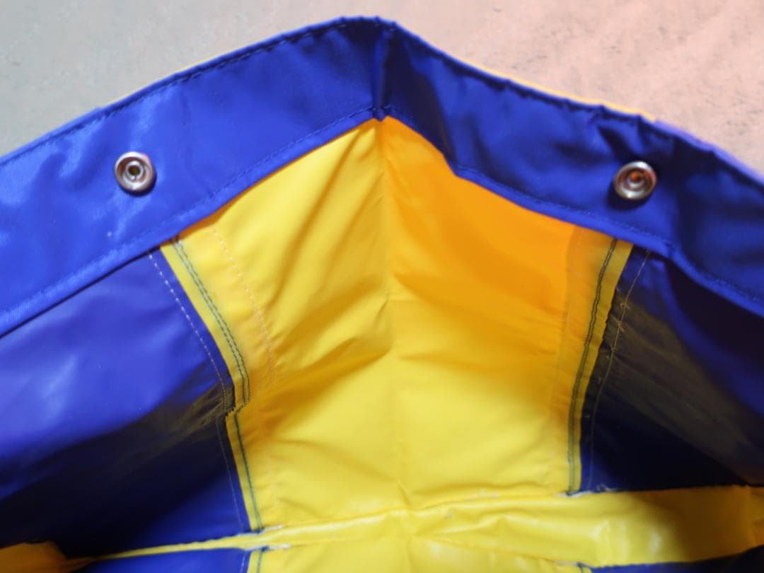 CAPCOM　青黄色のデザイントートバッグ　...mr