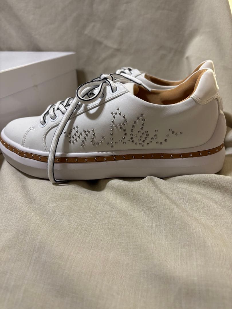 お得　ランバン　新品　23.0㎝ 白　LANVIN シューズ　靴　スタッズ