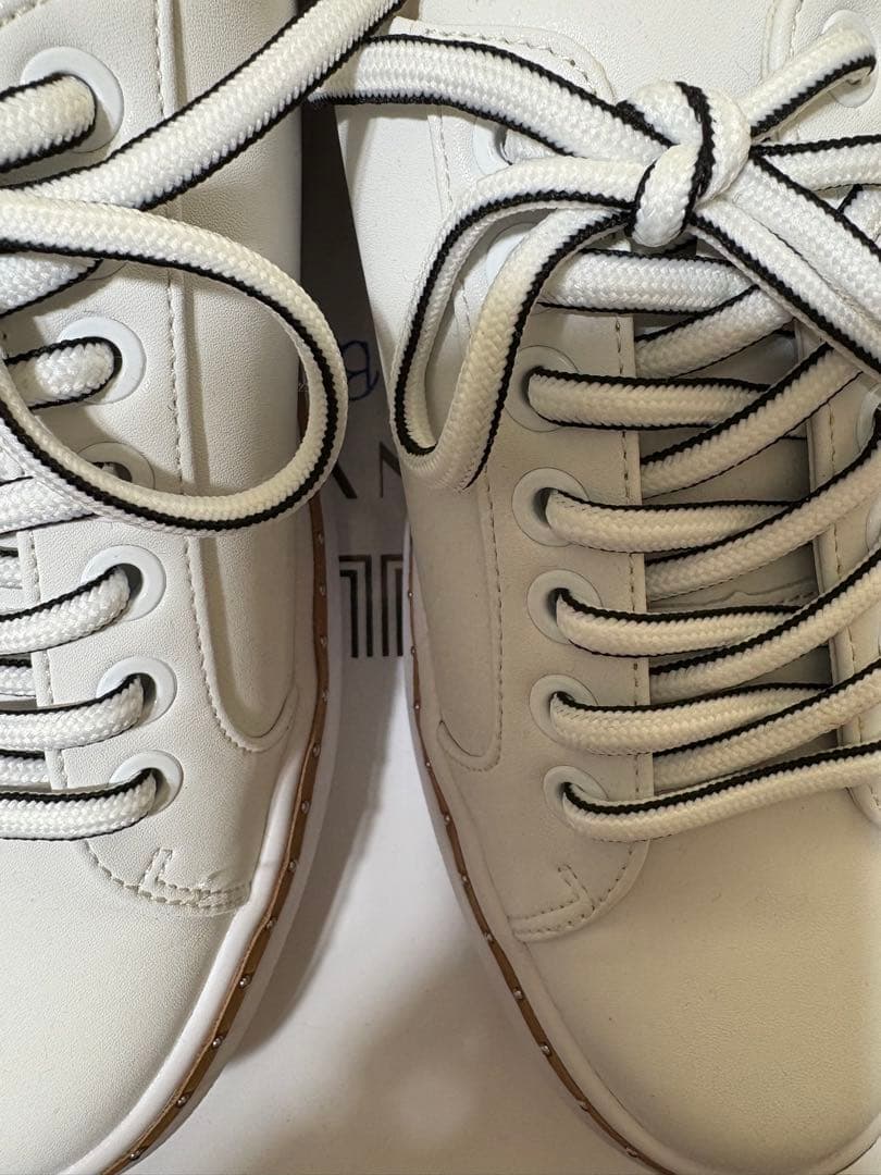 お得　ランバン　新品　23.0㎝ 白　LANVIN シューズ　靴　スタッズ