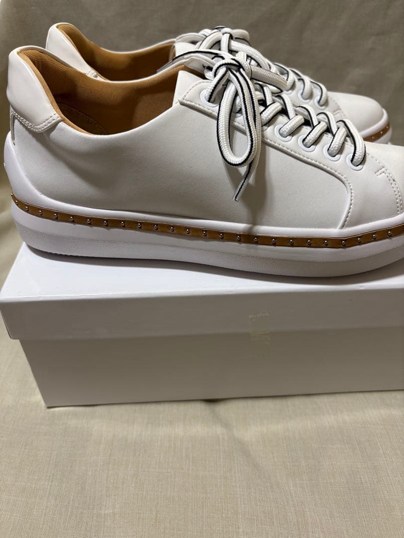 お得　ランバン　新品　23.0㎝ 白　LANVIN シューズ　靴　スタッズ