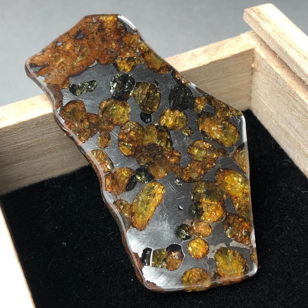 パラサイト隕石 隕石　石鉄隕石　セリコ隕石 美品　重さ約13ｇ　共箱