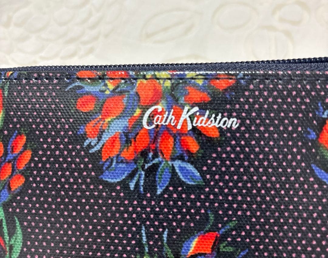 ネイビードット柄/ Cath Kidston /ラウンド長財布/ジッパー