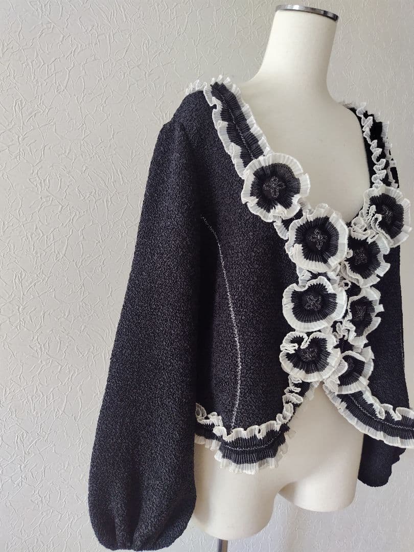 美品✨️ノコオーノ ノーカラージャケット カーディガン　ビジュー フリル