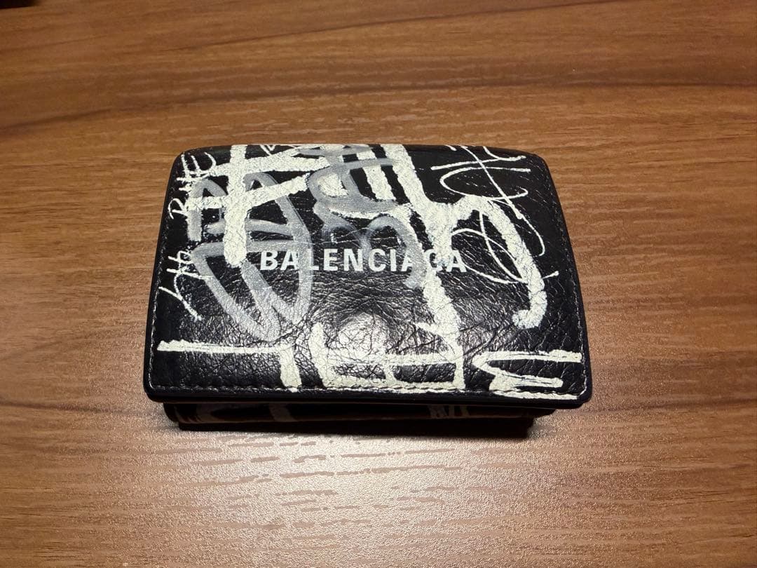 おく　バレンシアガ　グラフィティ　三つ折り財布