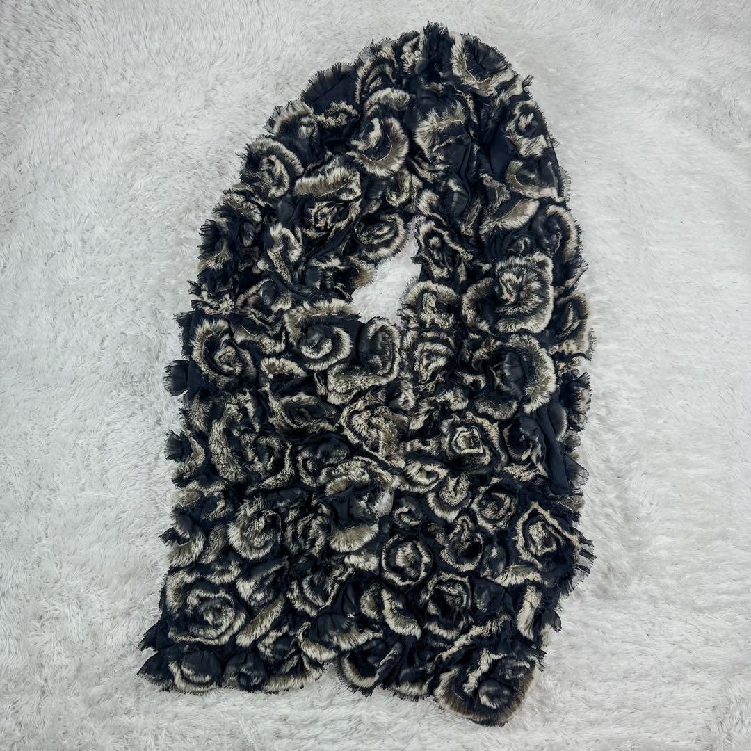 美品✨　ロイヤルチエ　マフラー　ストール　花柄　総柄　バイカラー　黒　ブラック
