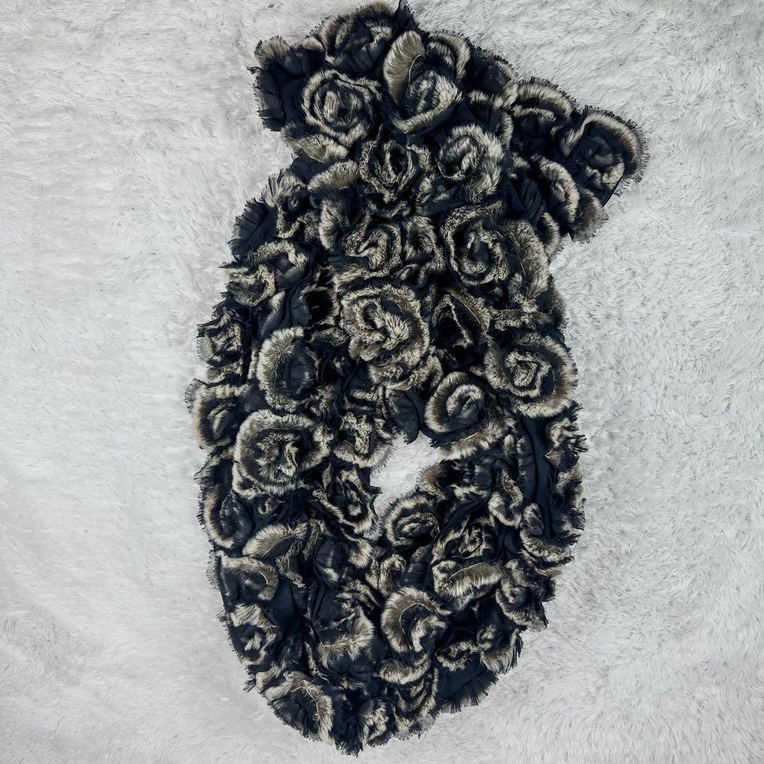 美品✨　ロイヤルチエ　マフラー　ストール　花柄　総柄　バイカラー　黒　ブラック