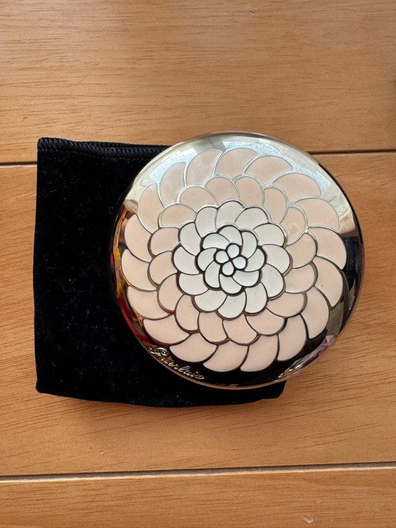 Guerlain Météorites Voyage プレストパウダー