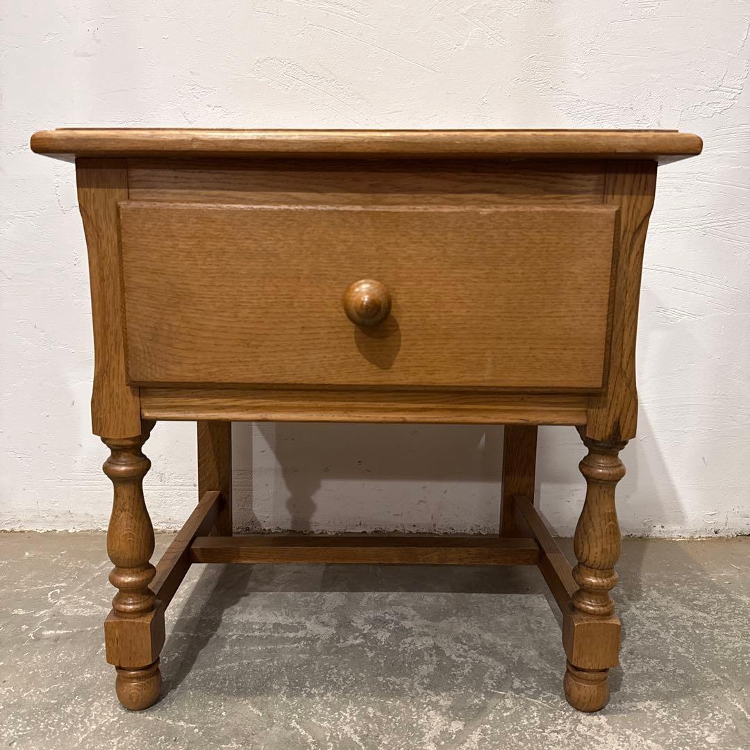年末年始saleヴィンテージ　木製サイドテーブル　引き出し付き　1