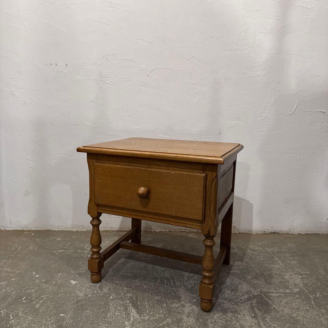年末年始saleヴィンテージ　木製サイドテーブル　引き出し付き　1