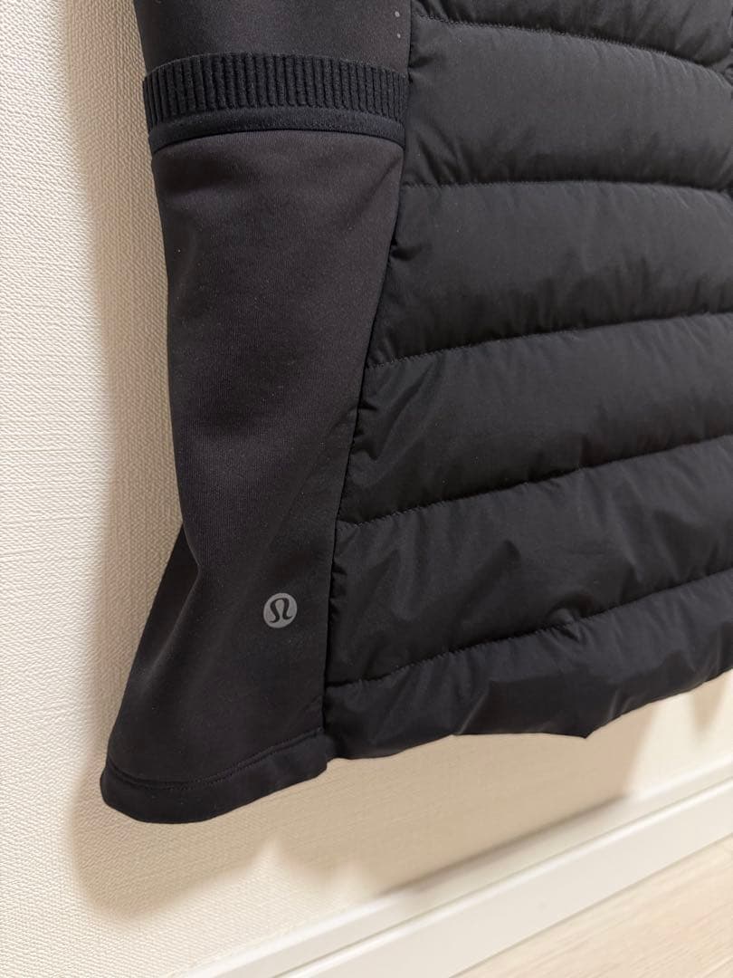 美品　Lululemon ルルレモン フード付きダウンベスト 黒 8（M）