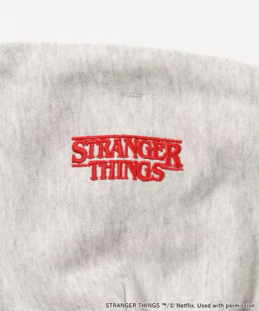 完売品【STRANGER THINGS】缶バッチ付きパーカーLショッパー付き