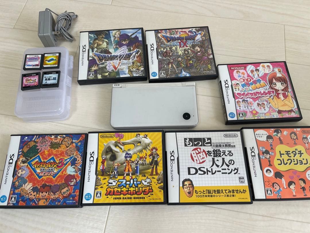 「ニンテンドーDSi LL　ドラゴンクエスト他ソフト合計11本スペシャルパック