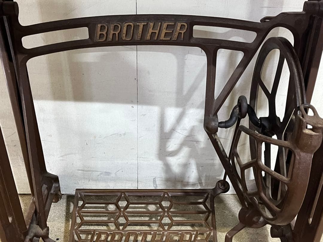 j*3様 レトロBROTHER 一枚板天板付き アンティークブラザー 鉄脚テーブ