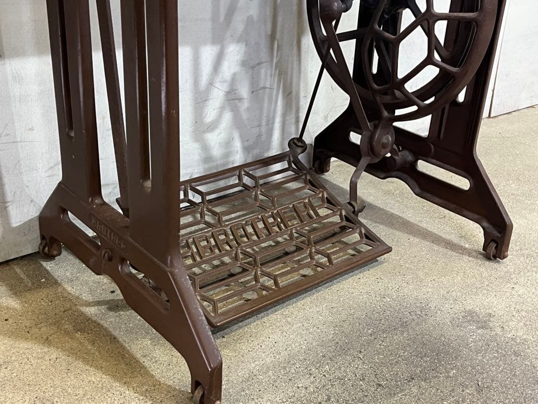 j*3様 レトロBROTHER 一枚板天板付き アンティークブラザー 鉄脚テーブ