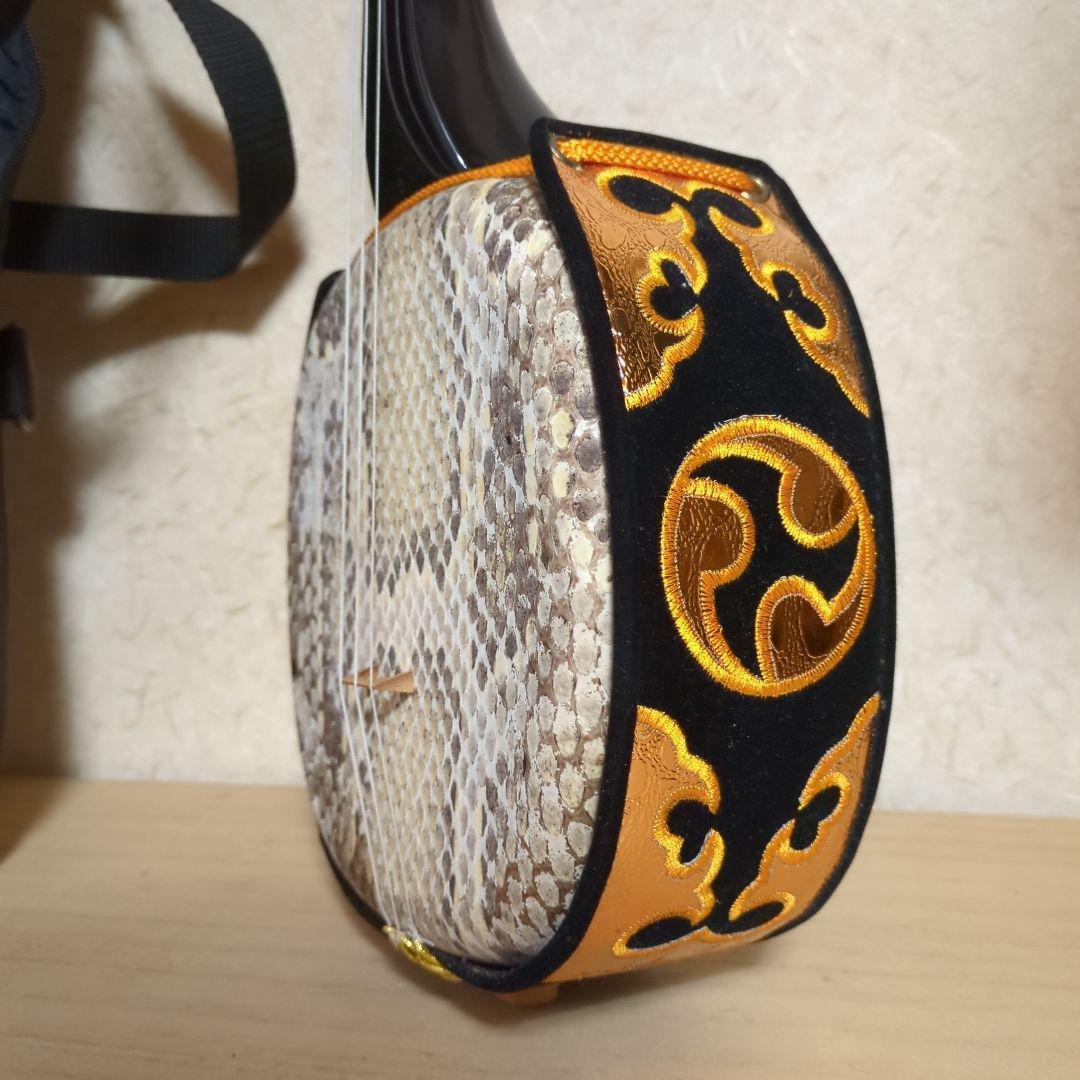 沖縄三線　蛇本革　ケース付き