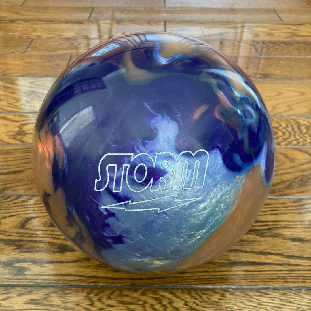 『じろろろ』STORM 【イクイノックス】ボウリングボール 14ポンド