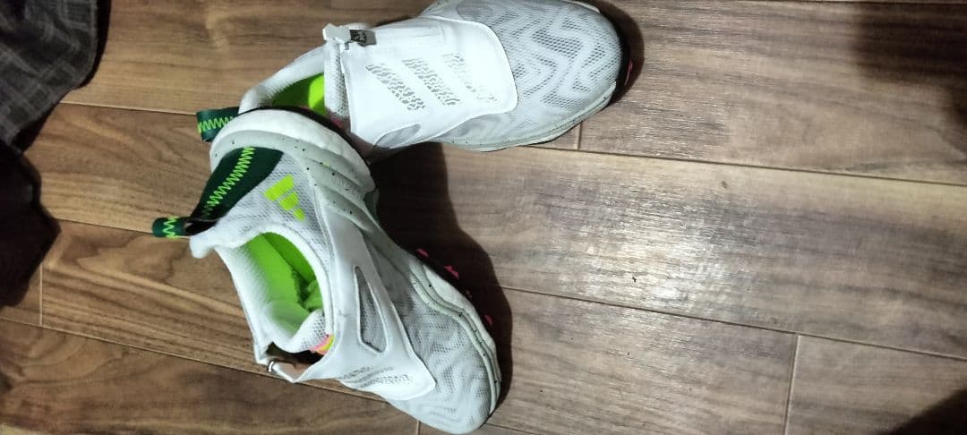 ホワイト ゴルフシューズ BOOST