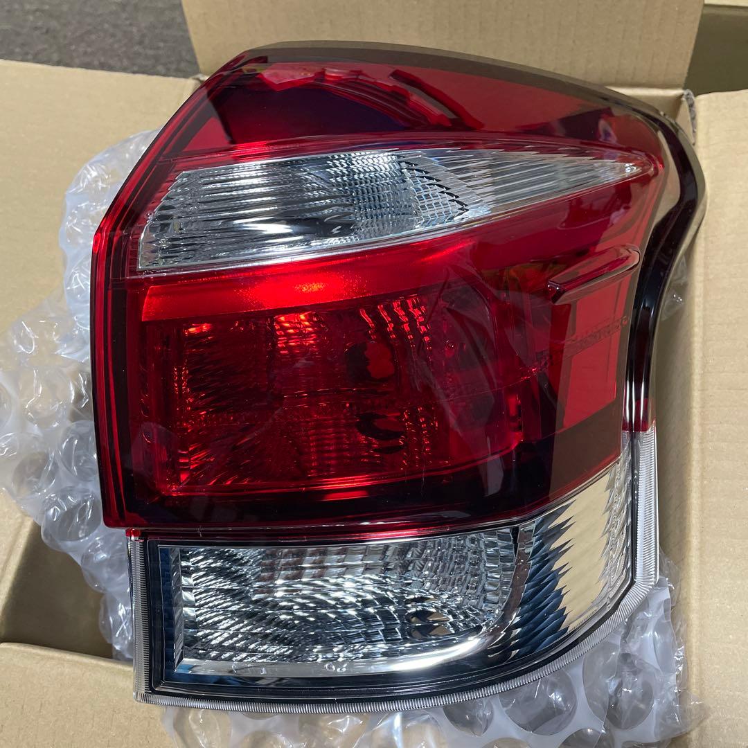 フィールダーテールランプユニット右