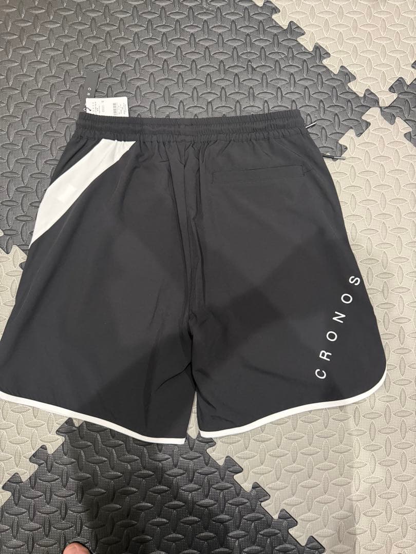 CRONOS ブラックショートパンツ M新品タグ付き