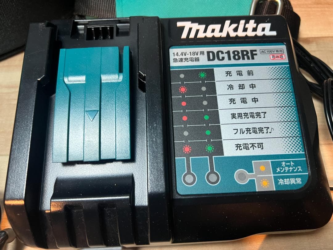 侍*ン様 マキタ 充電式ラジオ付テレビ TV100・ハンディライト ML807