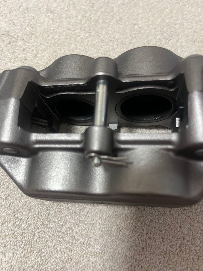 ブレンボキャリパー　左　ピッチ40mm 正規品