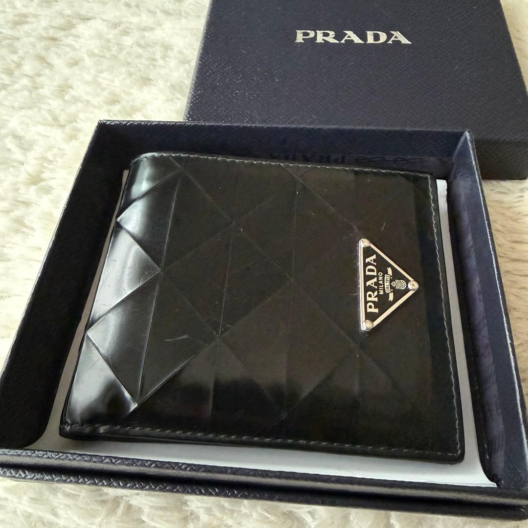 PRADA プラダ　財布　折り財布　レザー　プレート