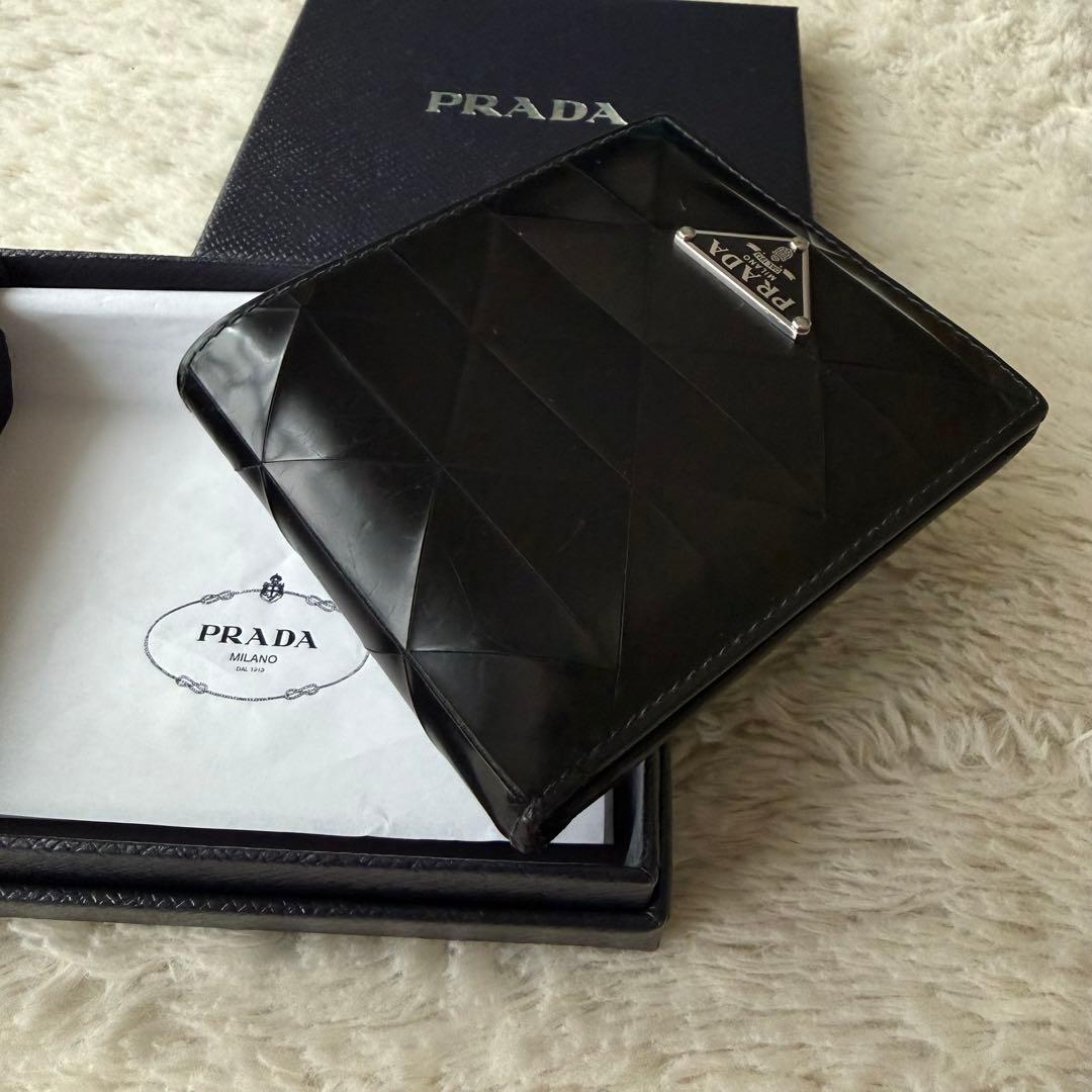 PRADA プラダ　財布　折り財布　レザー　プレート