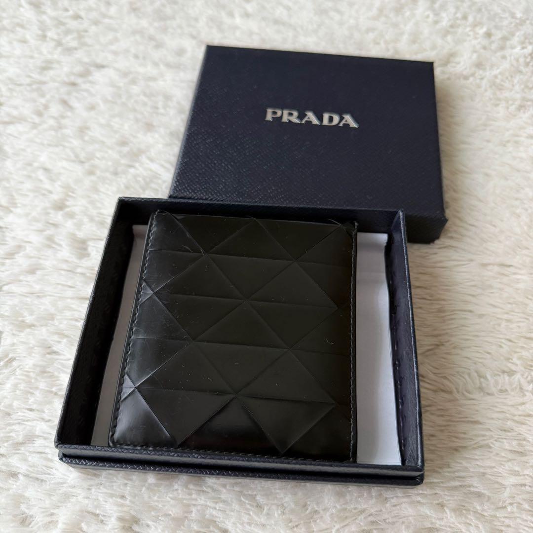 PRADA プラダ　財布　折り財布　レザー　プレート