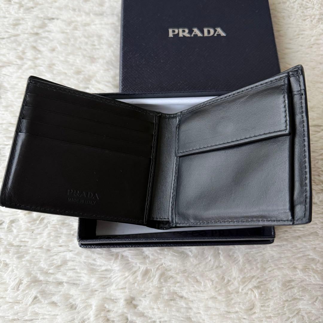 PRADA プラダ　財布　折り財布　レザー　プレート