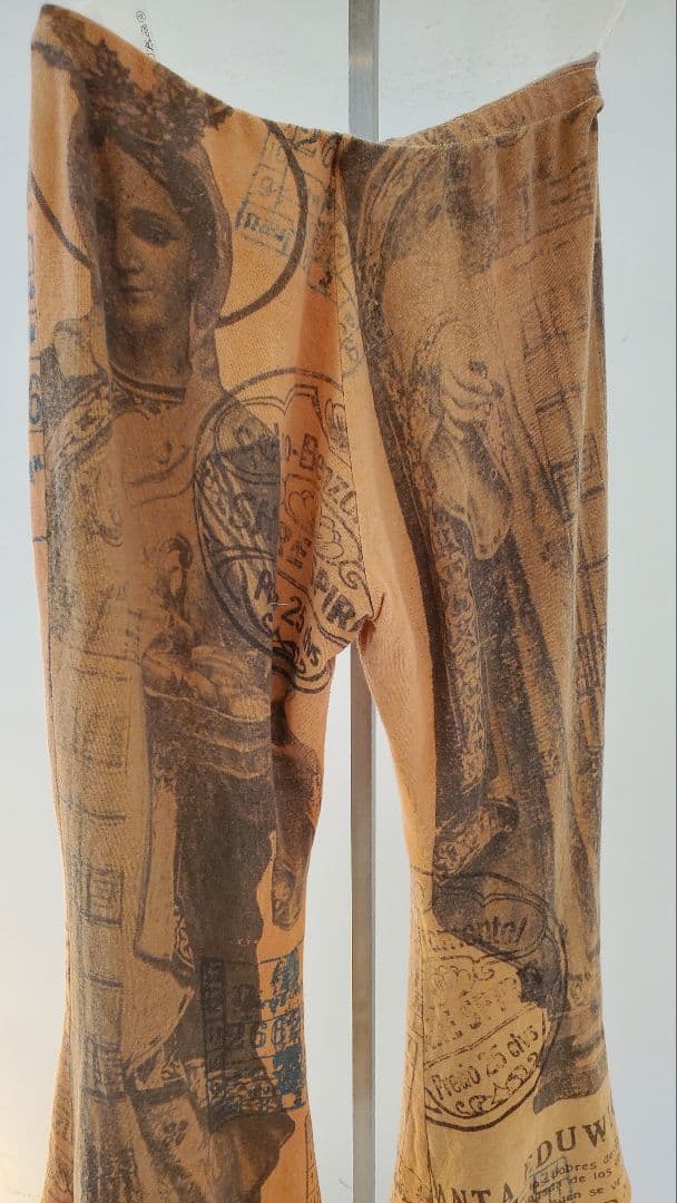 share spirit 印刷デザイン ベージュショート丈 フレアパンツ