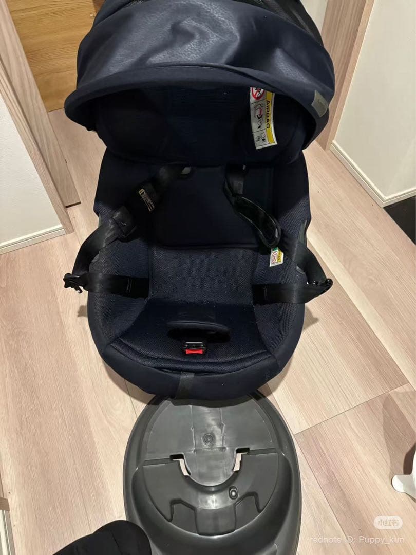 【美品、ベース付き】Combi チャイルドシート