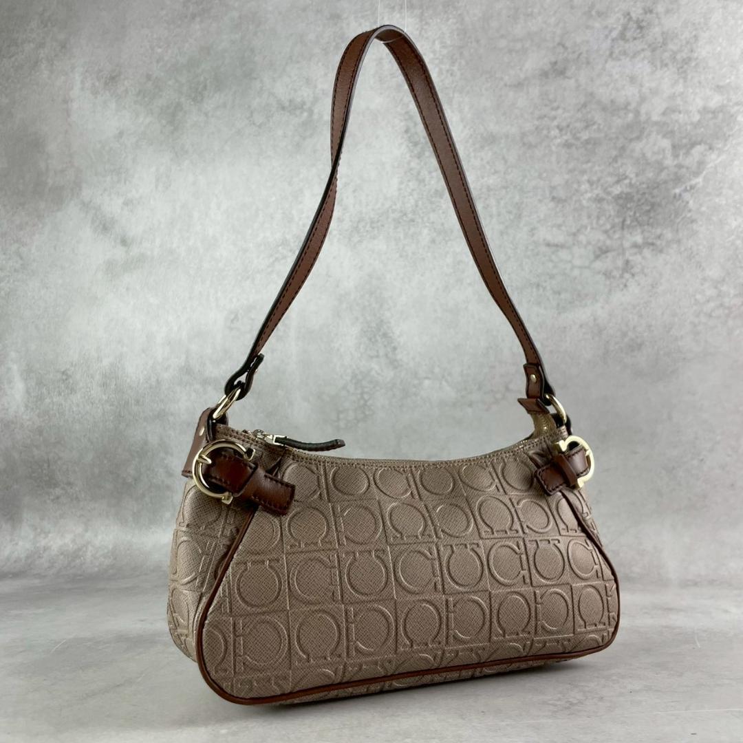 美品✨フェラガモ ワンショルダーバッグ アクセサリーポーチ ガンチーニ 肩掛け