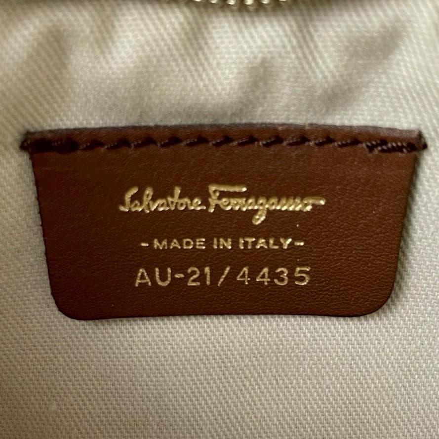 美品✨フェラガモ ワンショルダーバッグ アクセサリーポーチ ガンチーニ 肩掛け