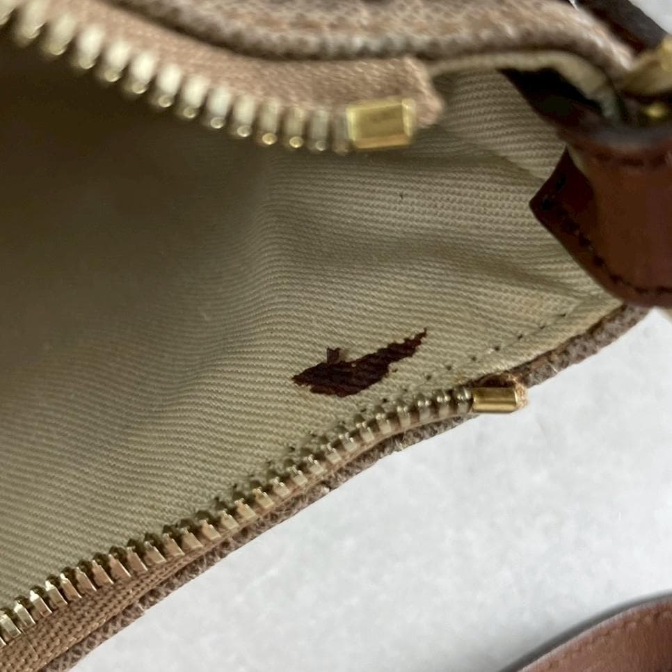 美品✨フェラガモ ワンショルダーバッグ アクセサリーポーチ ガンチーニ 肩掛け