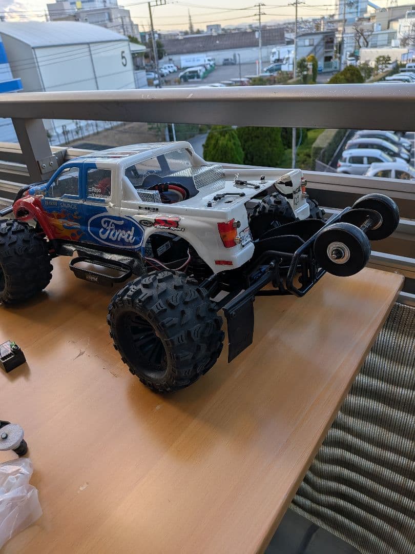 トラクサス SCT 4WD オプションパーツ付き　プロポも付きます。