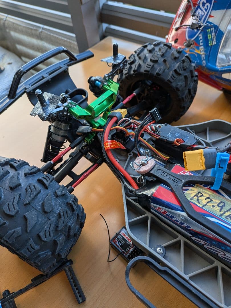 トラクサス SCT 4WD オプションパーツ付き　プロポも付きます。