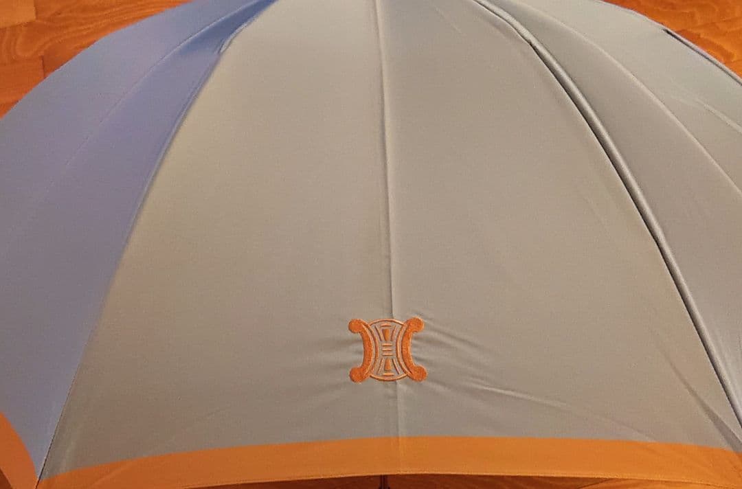 最終 プライス 9月28日迄 超値引!一点物美品】CELINE 傘 ロゴ入