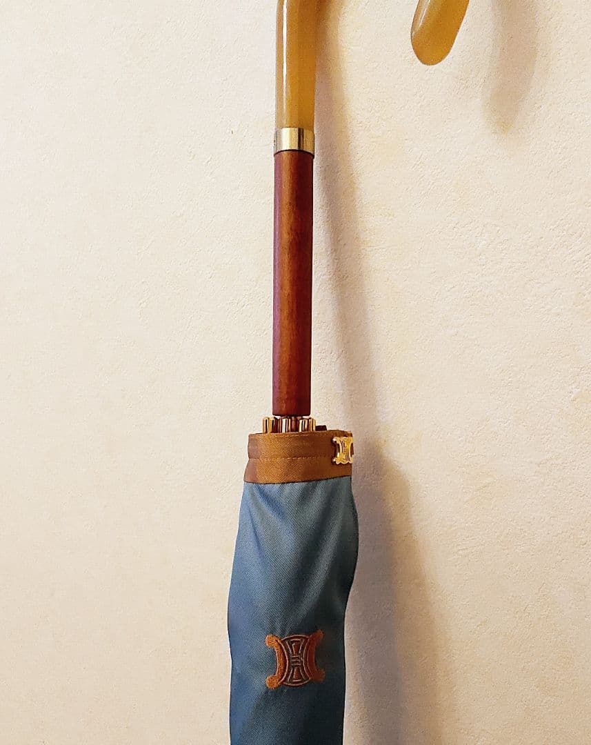 最終 プライス 9月28日迄 超値引!一点物美品】CELINE 傘 ロゴ入