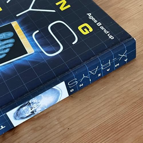 洋書【解剖学・骨格がわかる】レントゲン遊び　AMAZING X-RAYS　人体