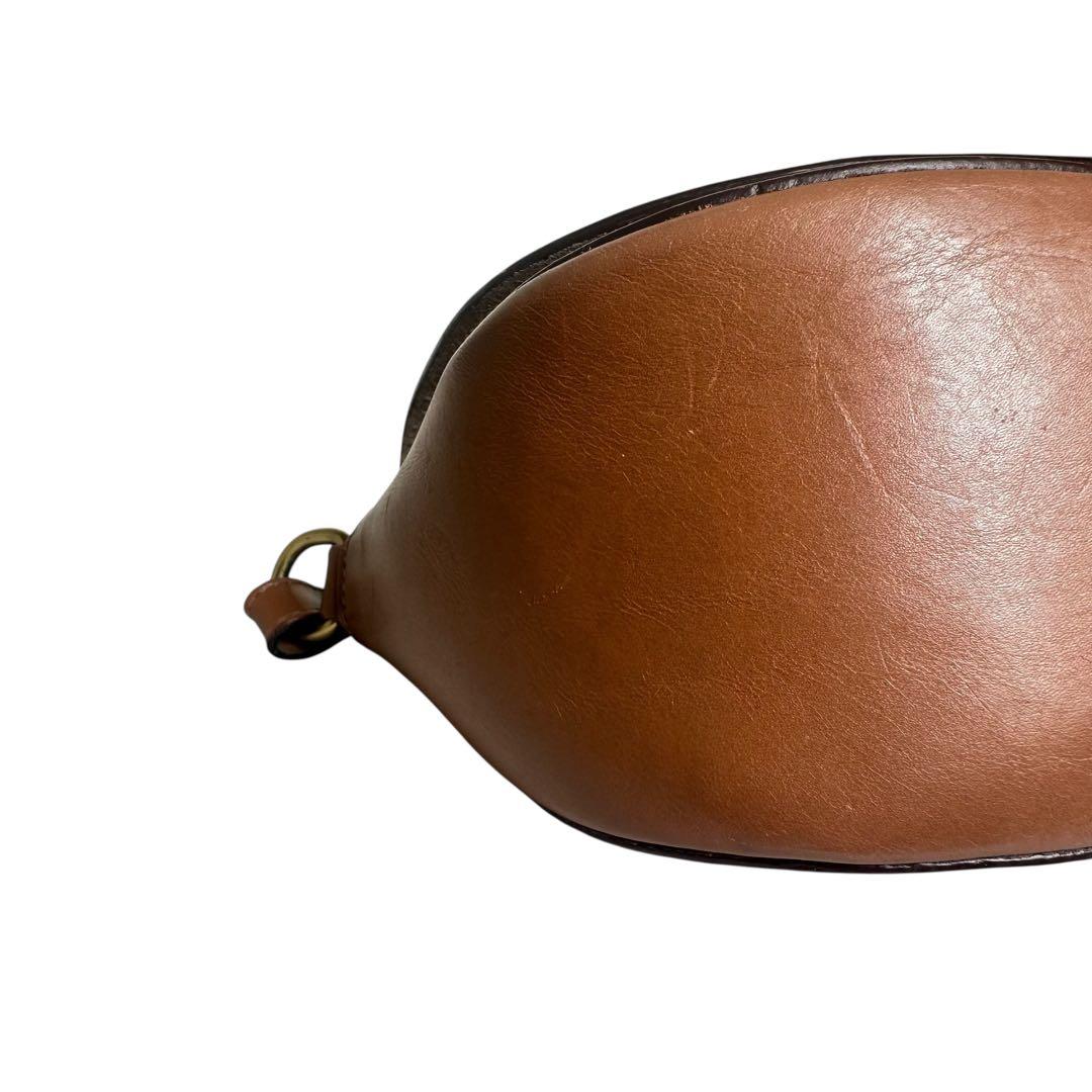 イルビゾンテ　レザー　ショルダーバッグ　キャメル