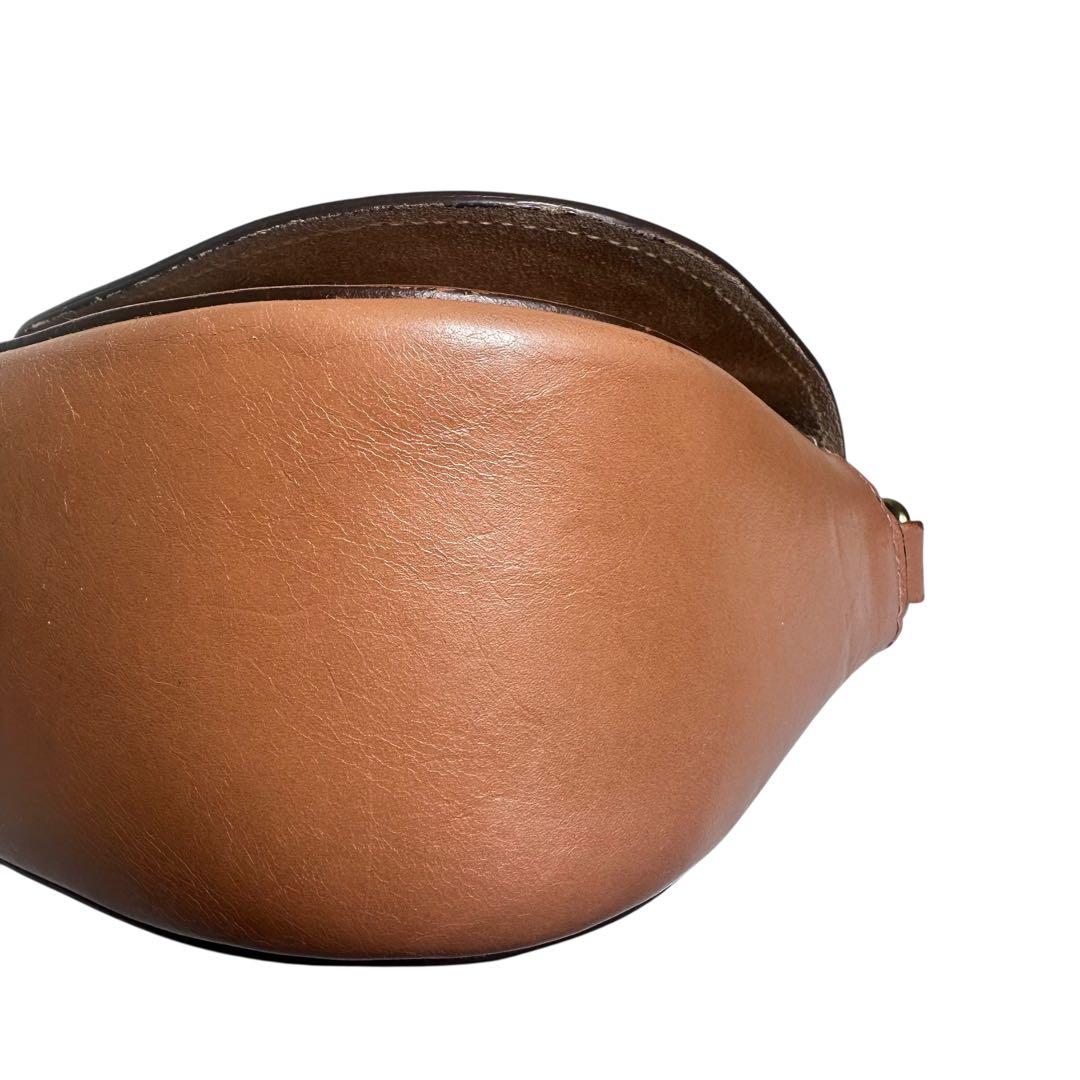 イルビゾンテ　レザー　ショルダーバッグ　キャメル