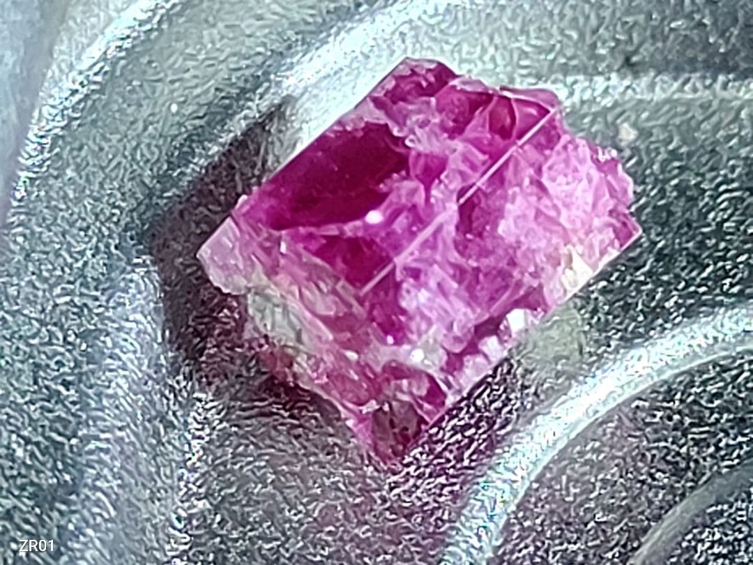 ビクスバイト原石 レッドベリル原石 宝石質 約1ct