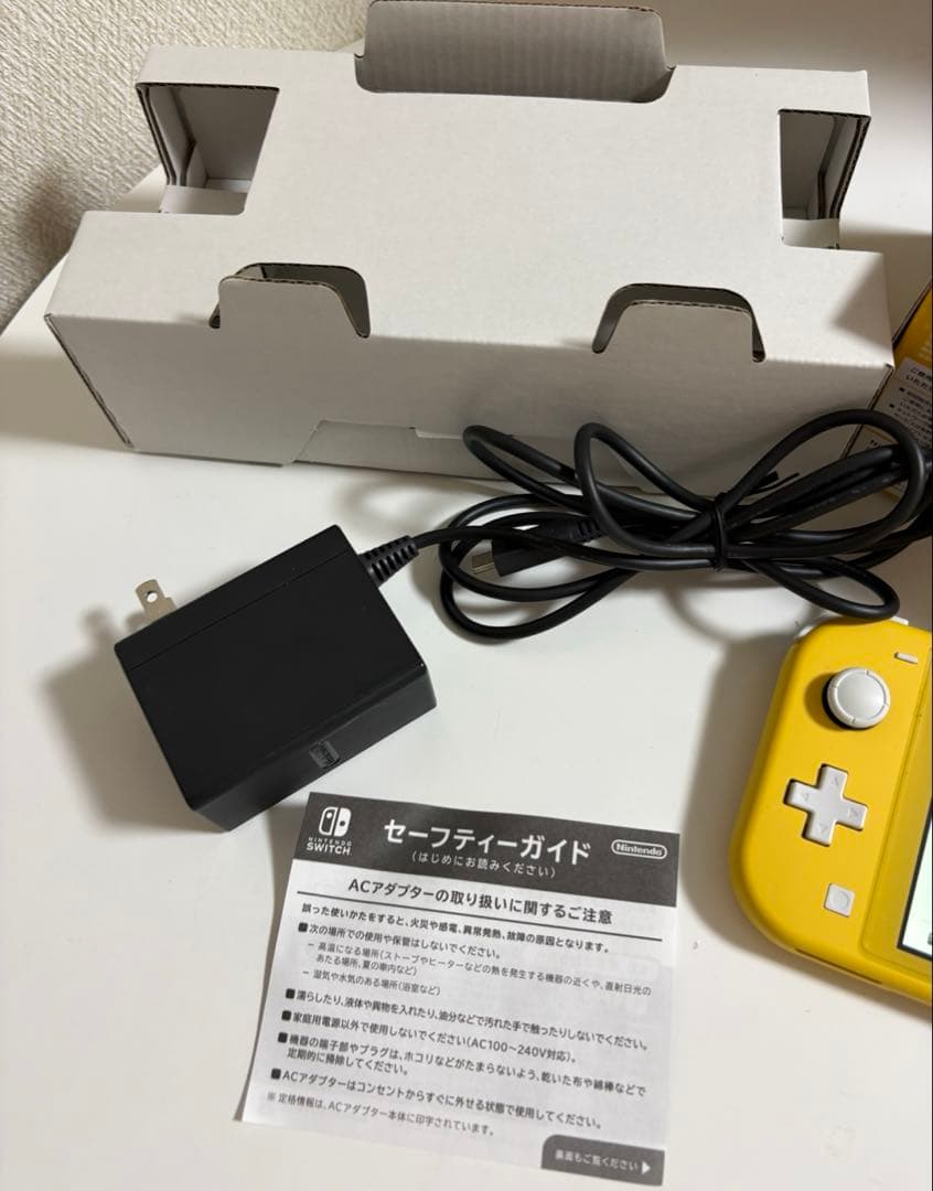 【極美品】　Nintendo Switch Lite 黄色