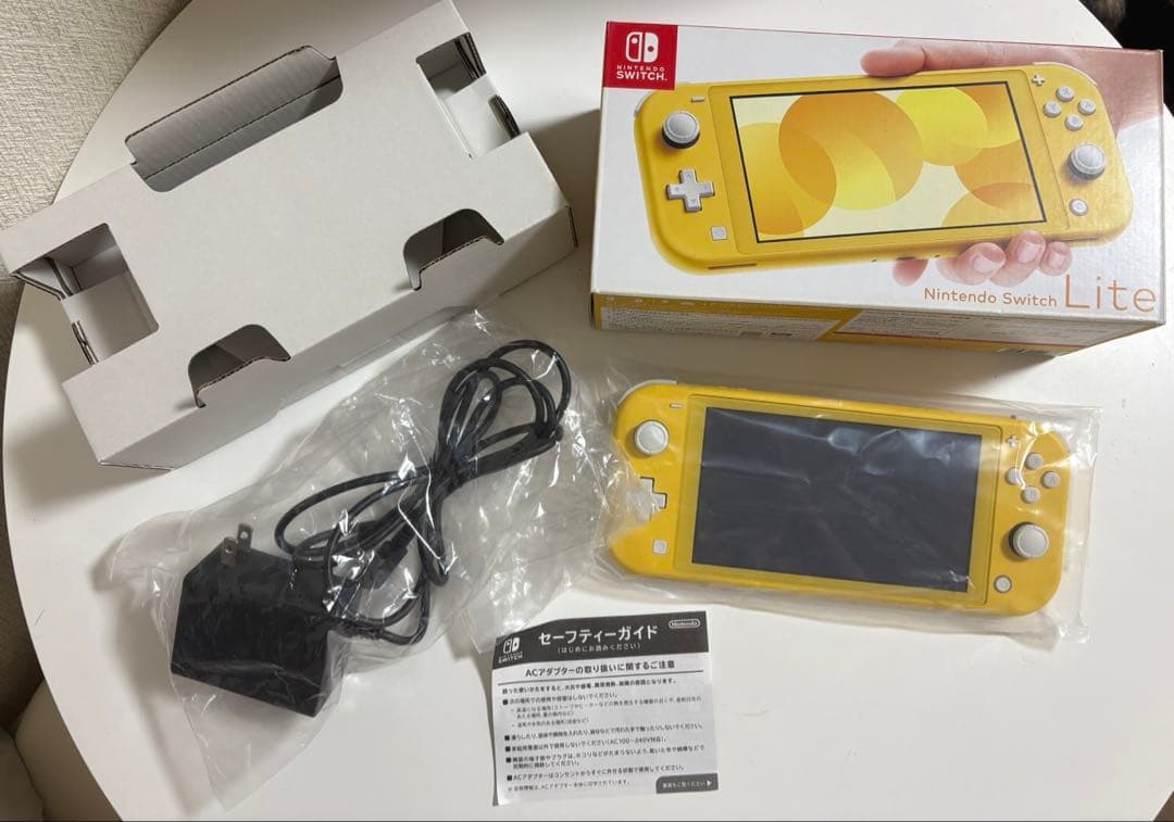 【極美品】　Nintendo Switch Lite 黄色