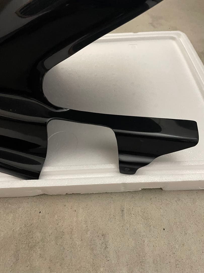 多分XJR1200に付いていたと思われるフェンダー中古品詳細不明写真で分かる方