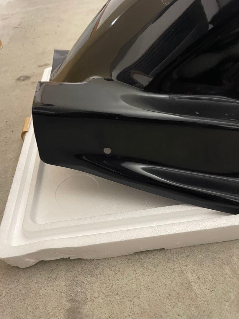 多分XJR1200に付いていたと思われるフェンダー中古品詳細不明写真で分かる方